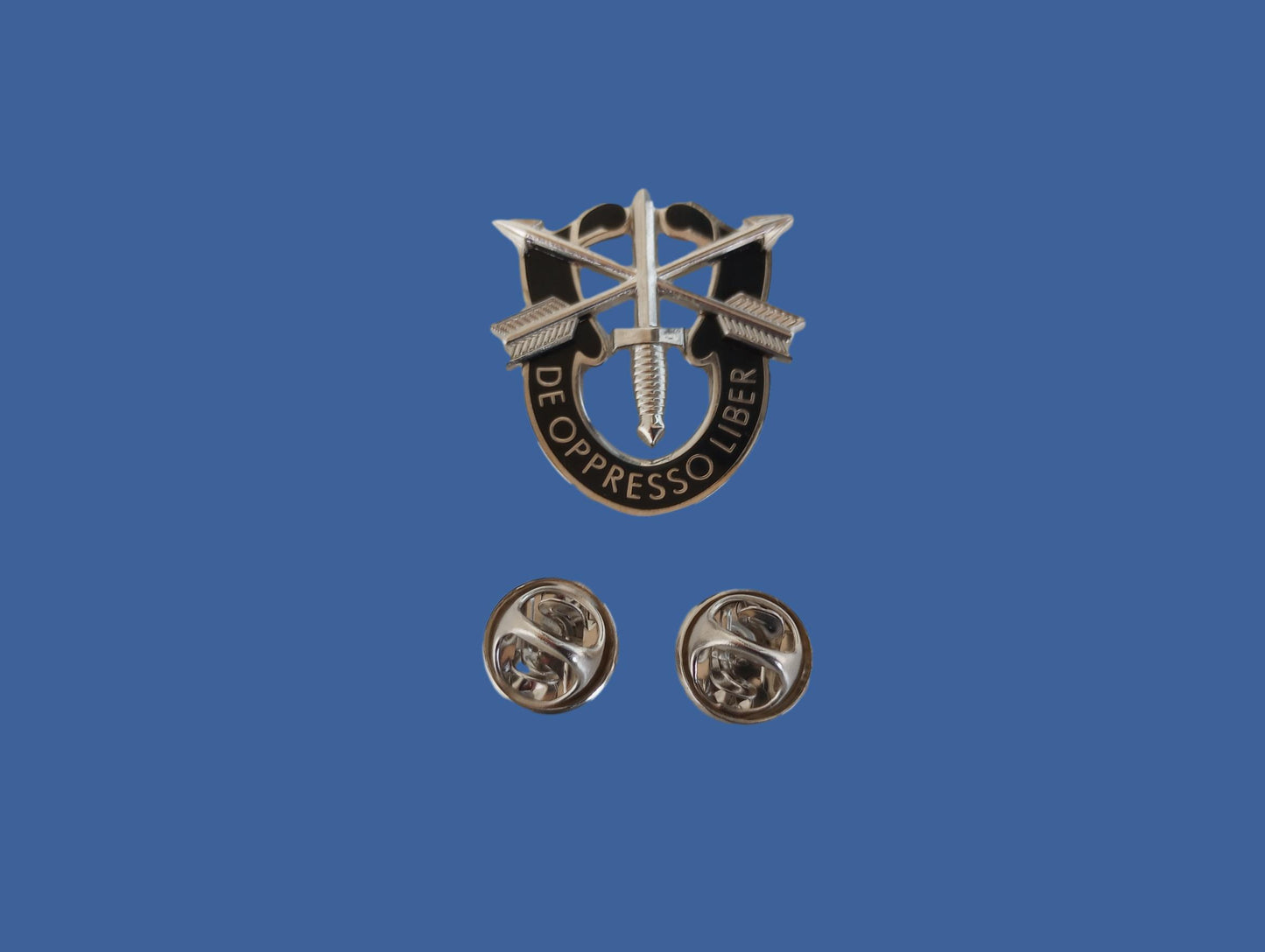 U.S MILITARY ARMY SPECIAL FORCES HAT PIN DE OPPRESSO LIBER FLASH BERET CAP PIN