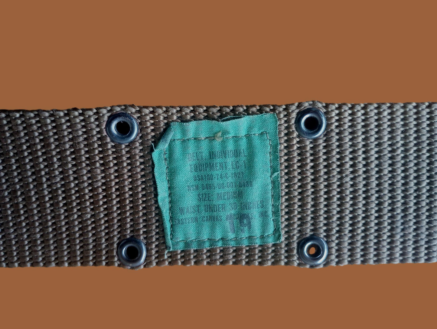 U.S MILITARY VIETNAM ISSUE M67 PISTOL BELT NYLON COMBAT BELT SIZE MEDIUM NEW NOS