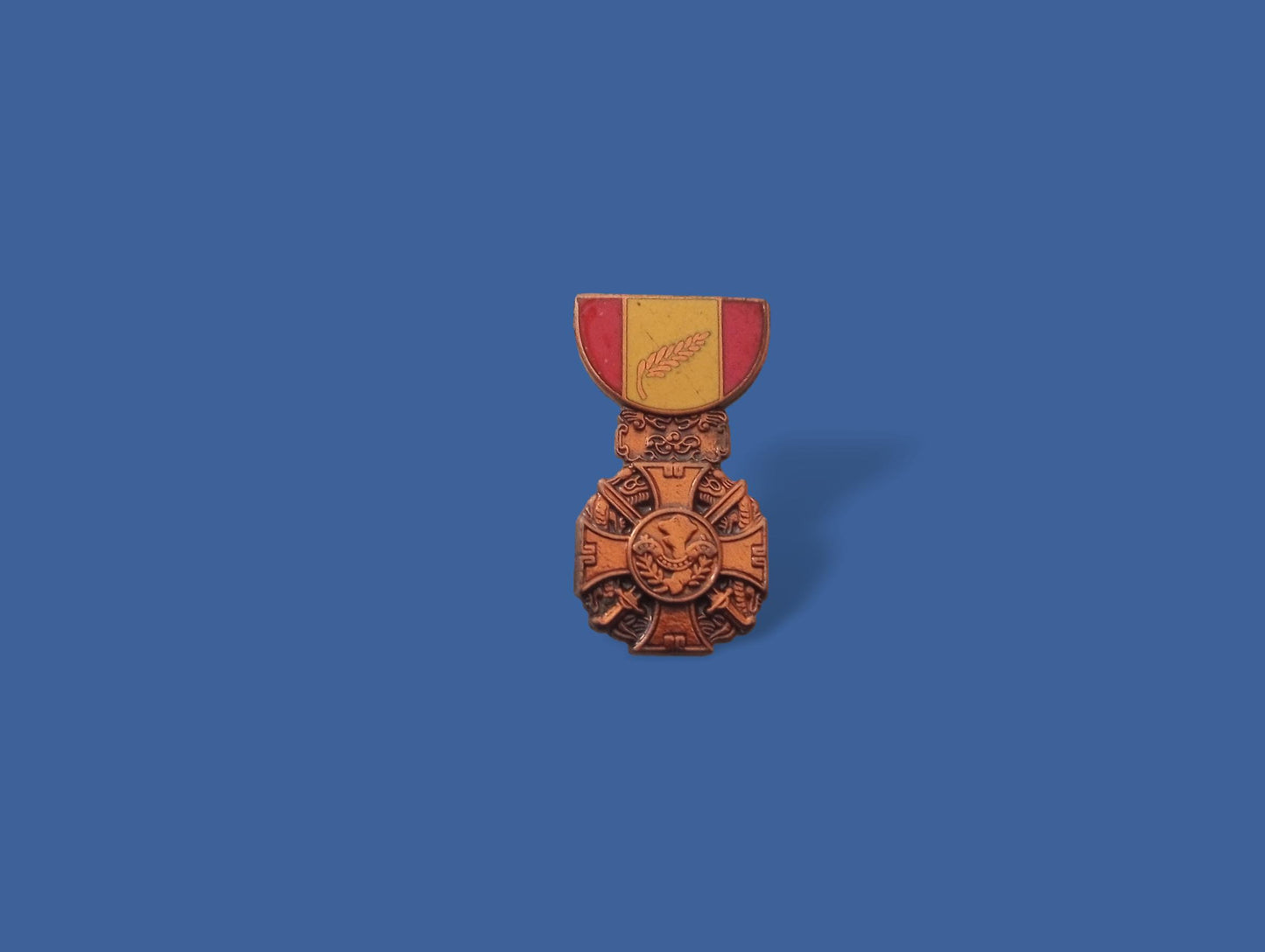 U.S MILITARY VIETNAM CROSS OF GALLANTRY MEDAL HAT LAPEL PIN MINI SIZE 1 1/8" NEW