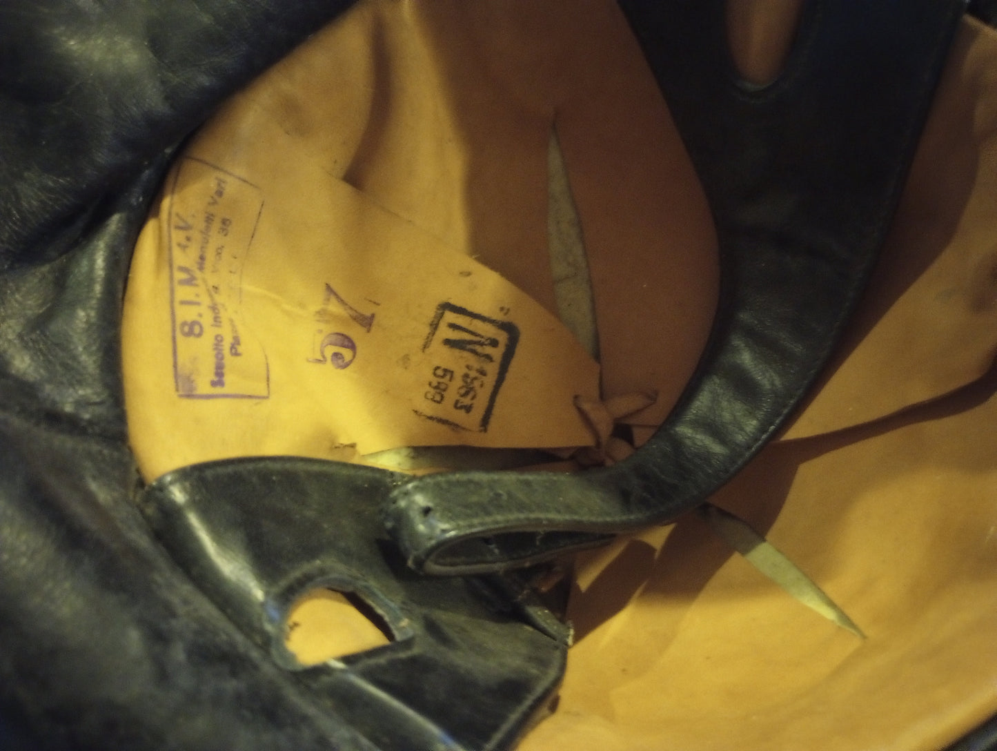 WWII OR POST WAR M-35 ITALIAN MILITARY LEATHER TANKERS HELMET ORIGINAL 1964