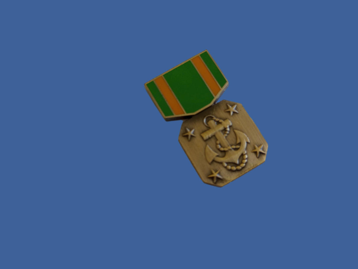 U.S MILITARY NAVY MARINE CORPS ACHIEVEMENT MEDAL HAT LAPEL PIN MINI SIZE 1 1/8"