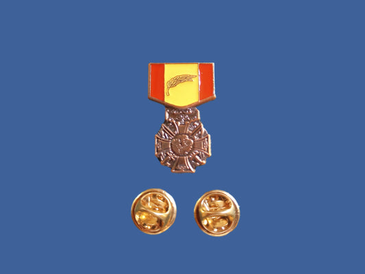 U.S MILITARY VIETNAM CROSS OF GALLANTRY MEDAL HAT LAPEL PIN MINI SIZE 1 1/8" NEW