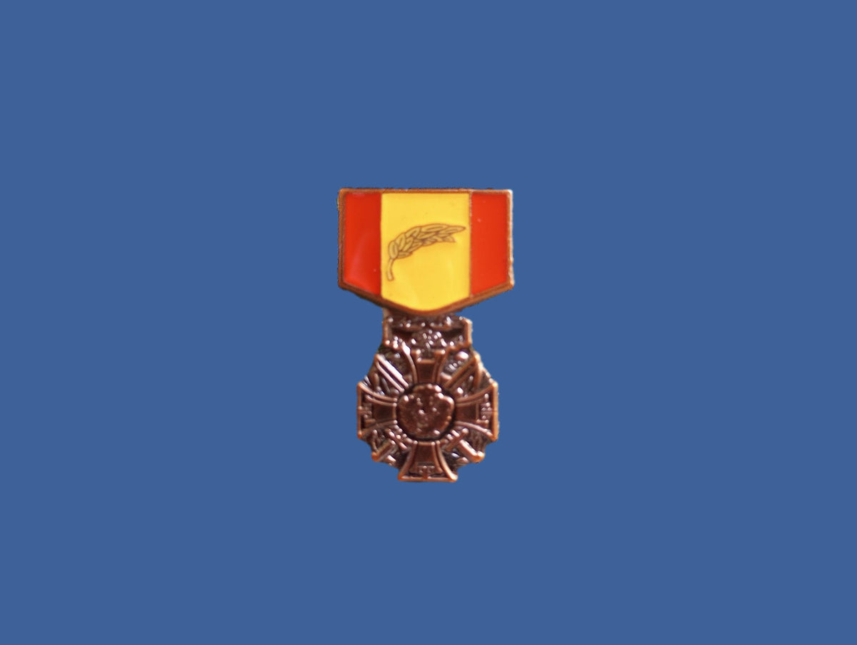 U.S MILITARY VIETNAM CROSS OF GALLANTRY MEDAL HAT LAPEL PIN MINI SIZE 1 1/8" NEW