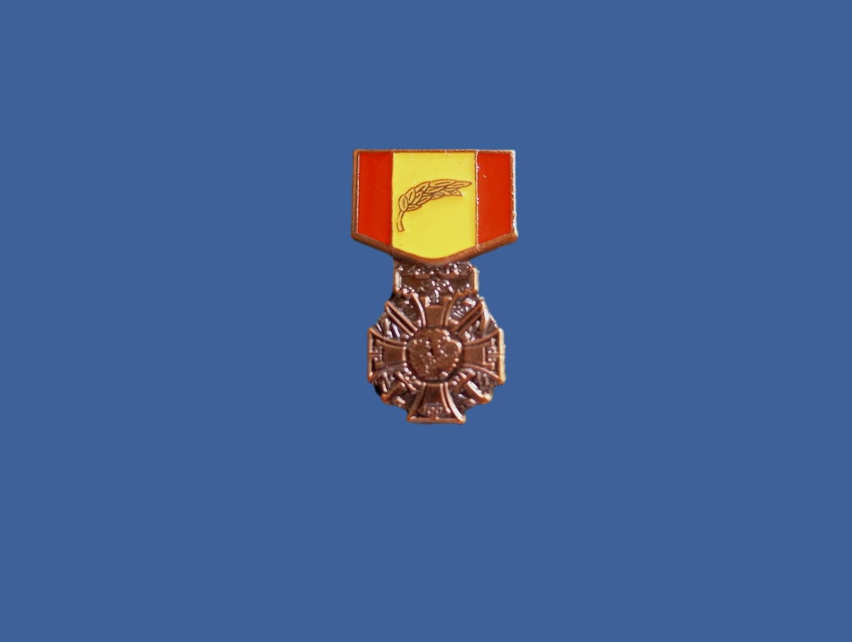U.S MILITARY VIETNAM CROSS OF GALLANTRY MEDAL HAT LAPEL PIN MINI SIZE 1 1/8" NEW