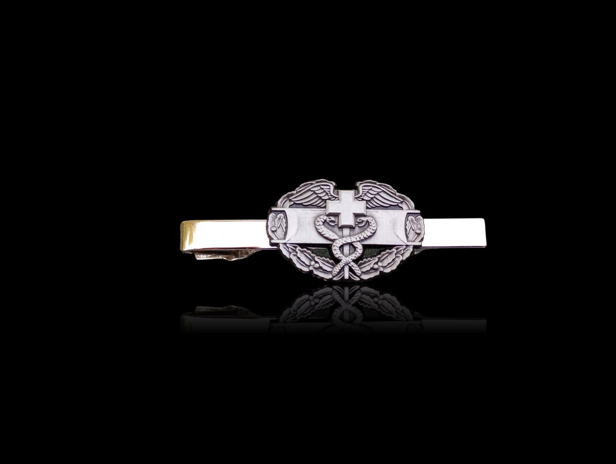 U.S MILITARY COMBAT MEDIC BADGE TIE BAR TIE TAC MADE IN THE U.S.A CMB BADGE