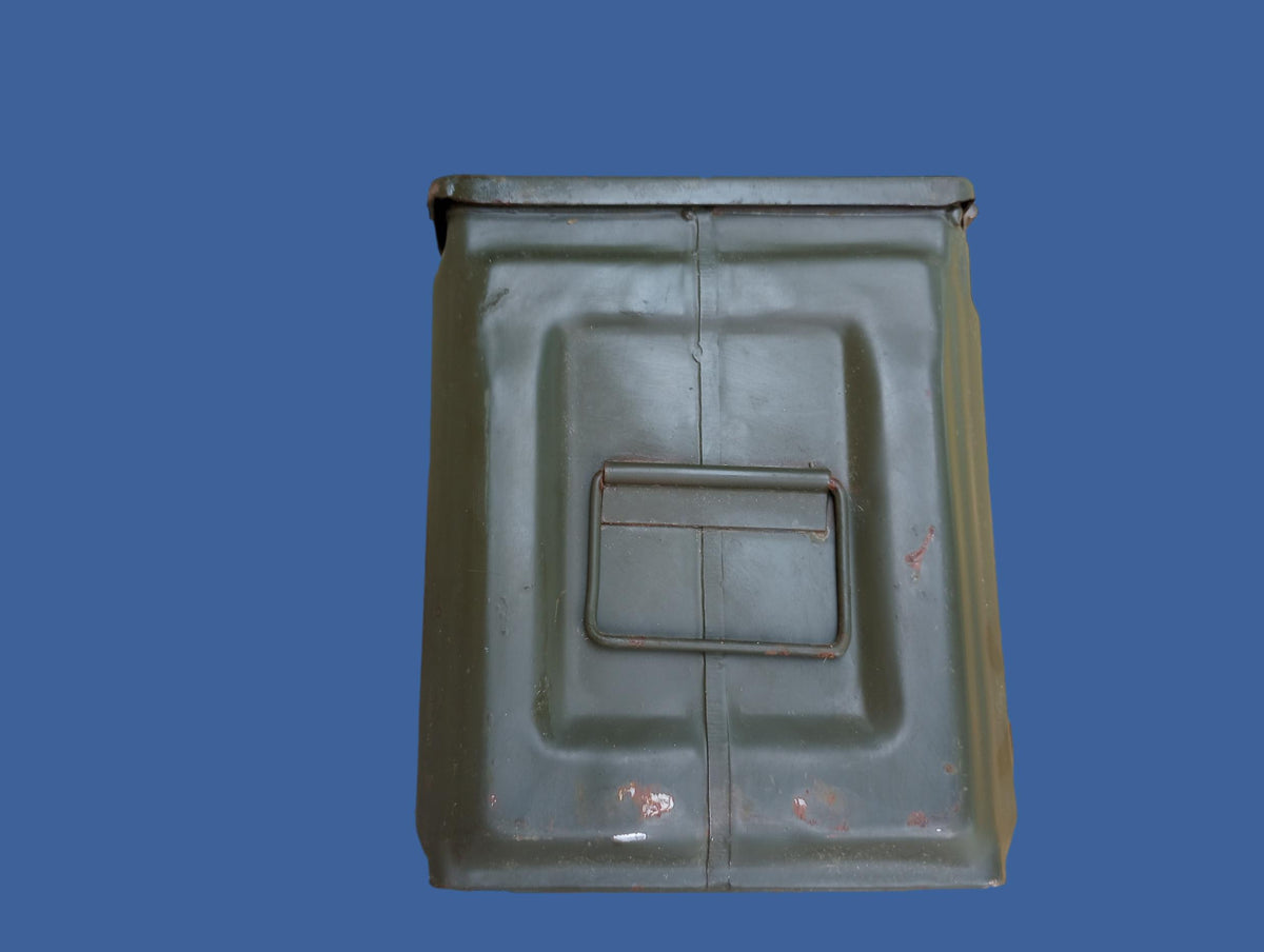 U.S MILITARY WWII 50 CAL AMMO CAN SIDE LOADER AMMUNITION CAN ARMY MARINE CORPS