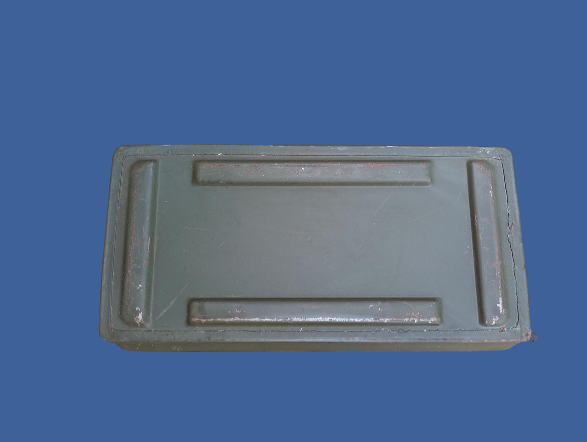 U.S MILITARY WWII 50 CAL AMMO CAN SIDE LOADER AMMUNITION CAN ARMY MARINE CORPS
