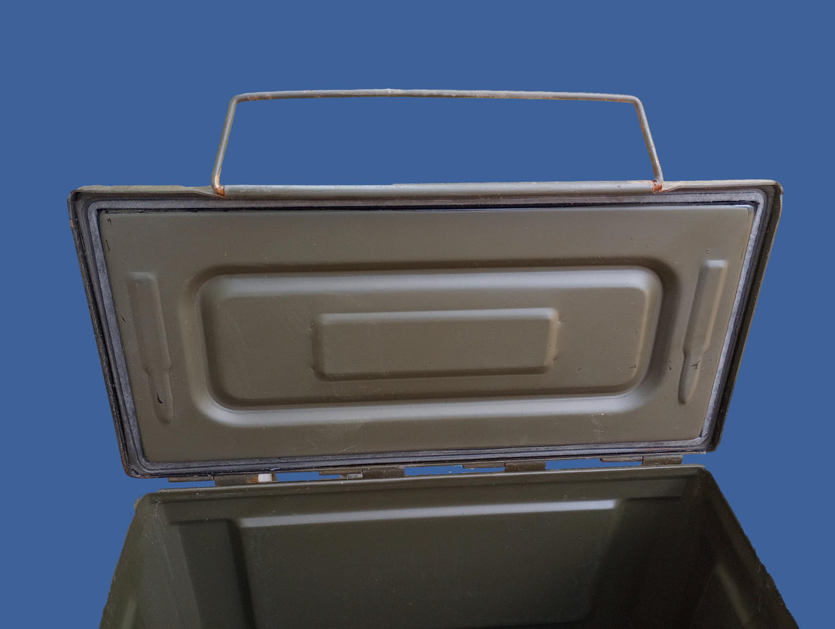 U.S MILITARY WWII 50 CAL AMMO CAN SIDE LOADER AMMUNITION CAN ARMY MARINE CORPS