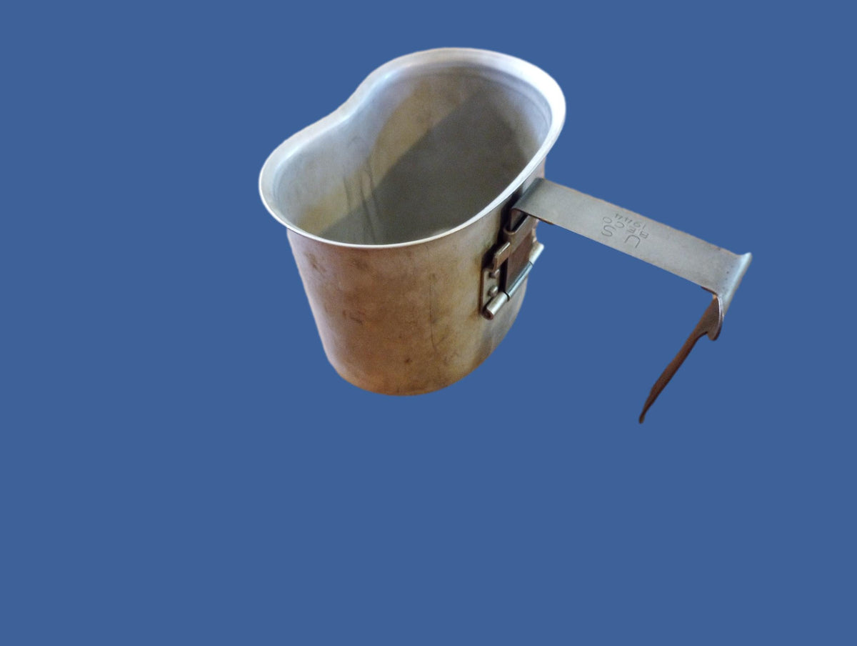 WWII U.S MILITARY CANTEEN CUP DATED 1944 STAMPED B.E CO ORIGINAL