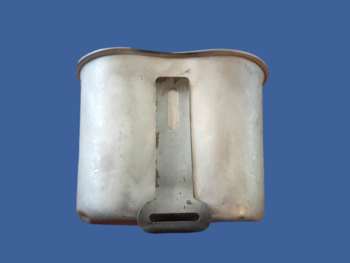 WWII U.S MILITARY CANTEEN CUP DATED 1944 STAMPED B.E CO ORIGINAL