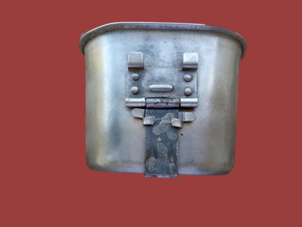 WWII U.S MILITARY CANTEEN CUP DATED 1944 STAMPED FOLEY MFG CO ORIGINAL