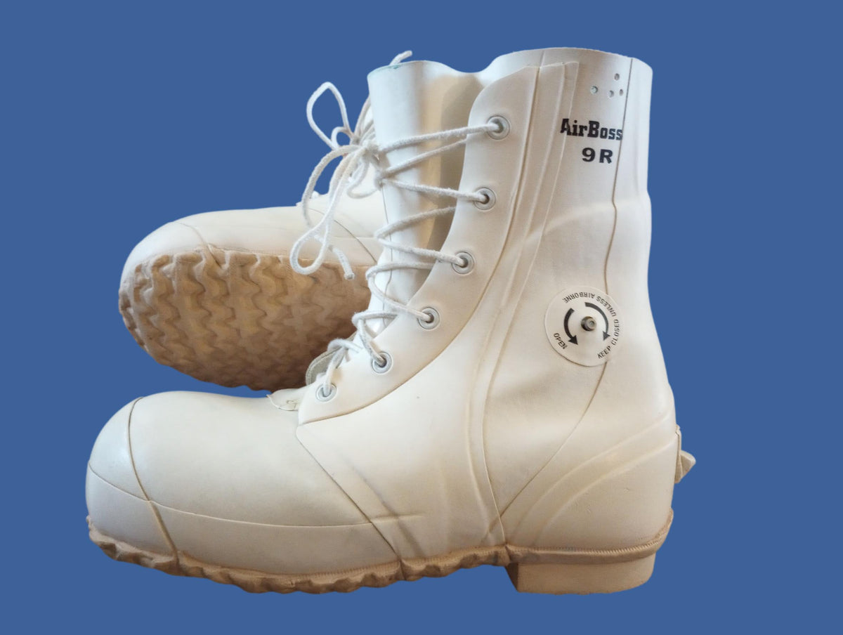 MICKEY MOUSE BUNNY BOOTS 9 REG FITS SIZE 10 REG MILITARY ISSUE ECW COLD WEATHER