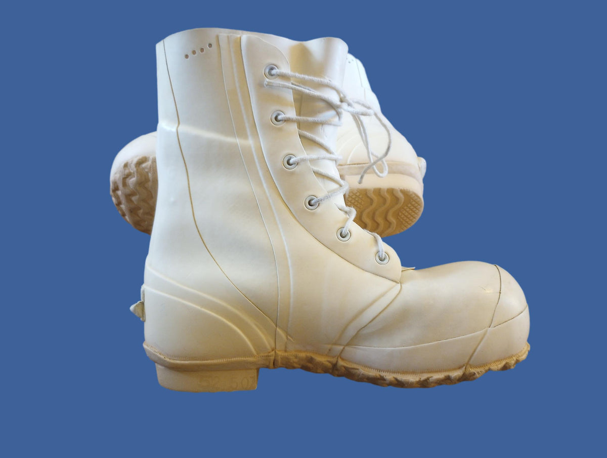 MICKEY MOUSE BUNNY BOOTS 9 REG FITS SIZE 10 REG MILITARY ISSUE ECW COLD WEATHER