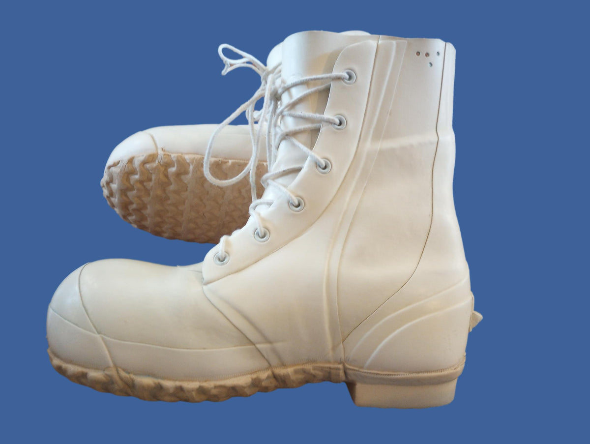 MICKEY MOUSE BUNNY BOOTS 9 REG FITS SIZE 10 REG MILITARY ISSUE ECW COLD WEATHER