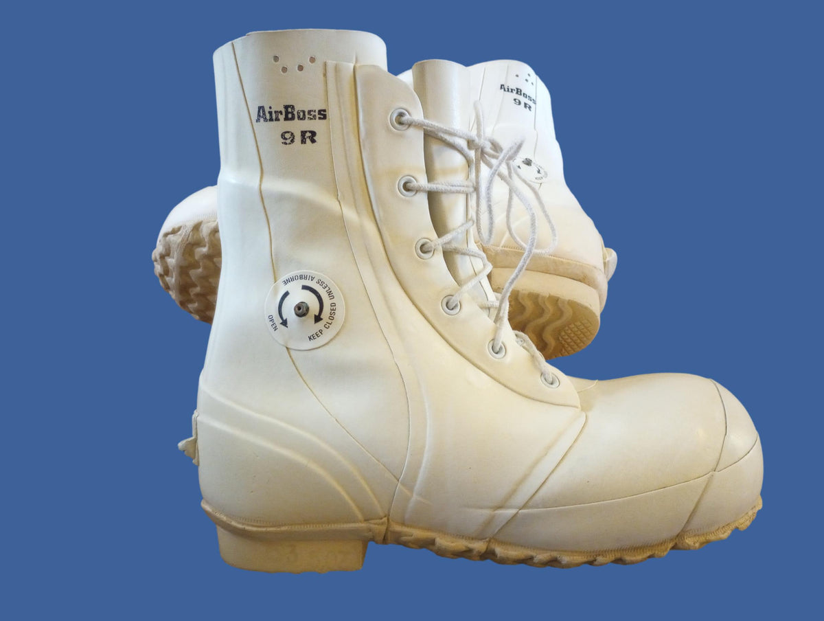 MICKEY MOUSE BUNNY BOOTS 9 REG FITS SIZE 10 REG MILITARY ISSUE ECW COLD WEATHER