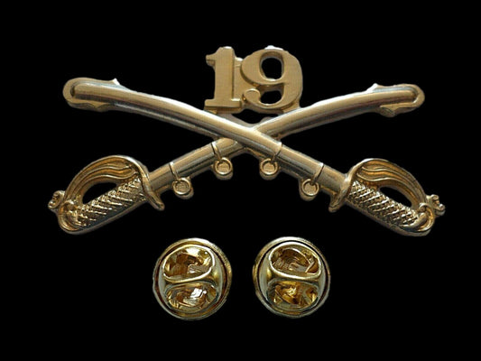 19th CAVALRY SWORDS SABERS MILITARY HAT PIN 19th CAVALRY REGIMENT BADGE U.S ARMY