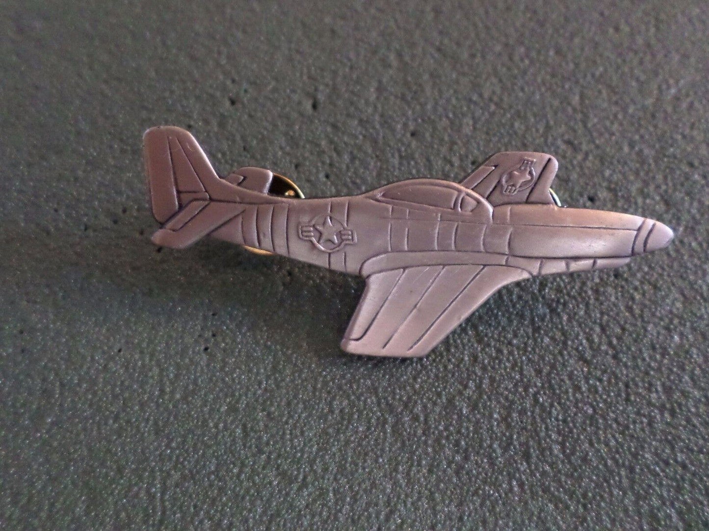 U.S MILITARY P-51 MUSTANG HAT PIN BADGE AIR FORCE DOUBLE CLUTCH BACK METAL