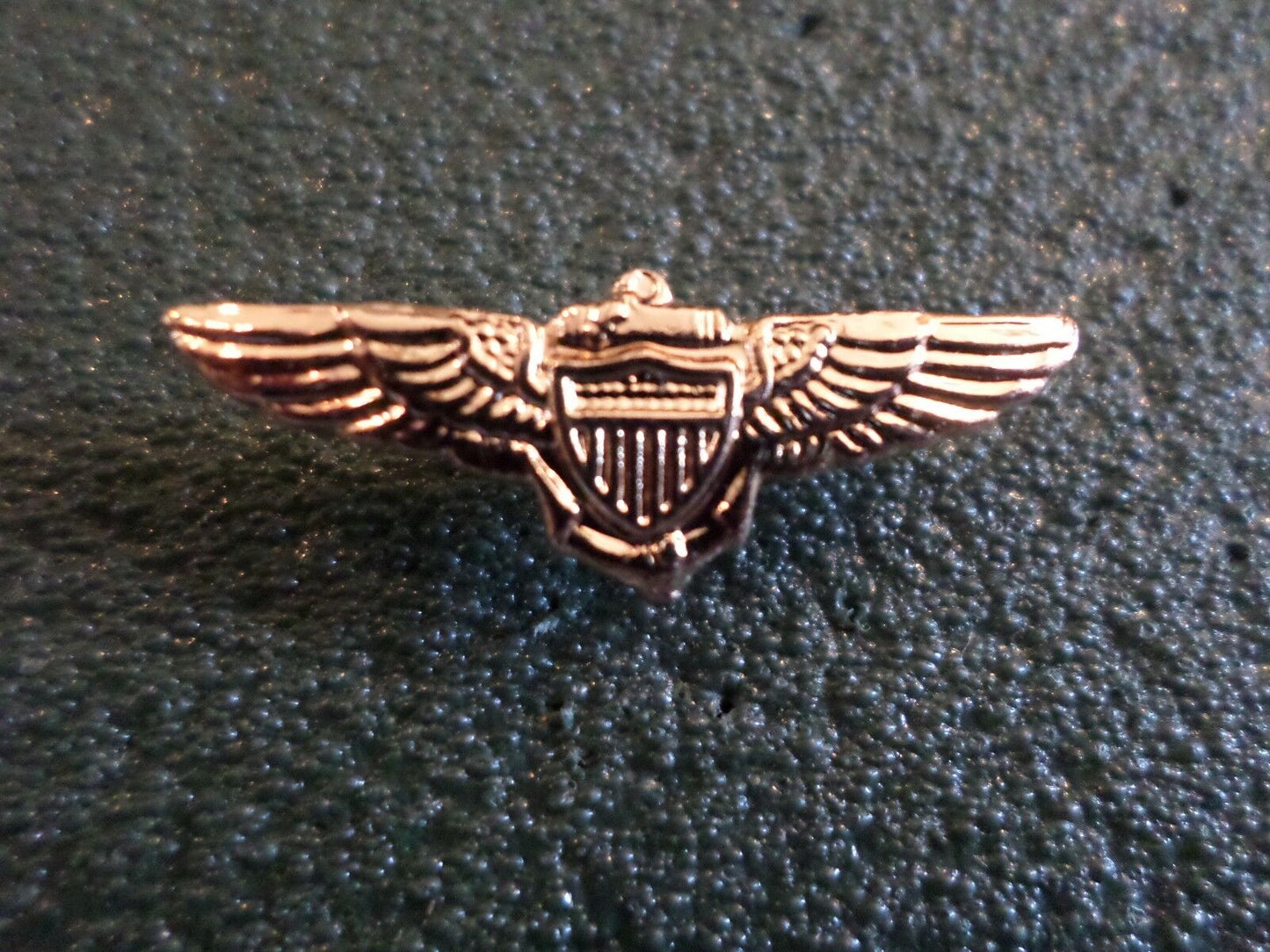 U.S MILITARY NAVY MINIATURE GOLD PILOT WINGS 1 1/4" INCHES WIDE HAT PIN LAPEL