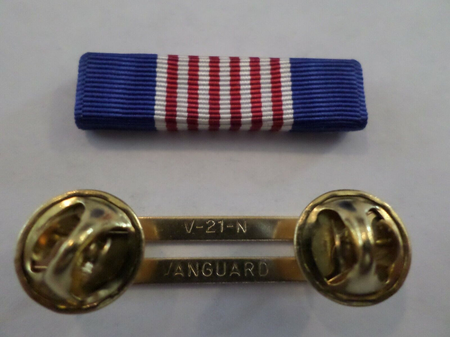 ARMY SOLDIERS MEDAL RIBBON WITH BRASS RIBBON HOLDER US MILITARY ISSUE VETERAN