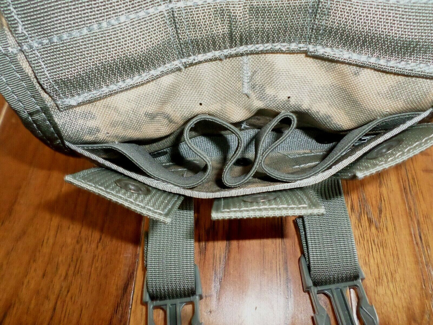 U.S MILITARY ISSUE M-203 MOLLE II UTILITY MAGAZINE POUCH ACU CAMOUFLAGE