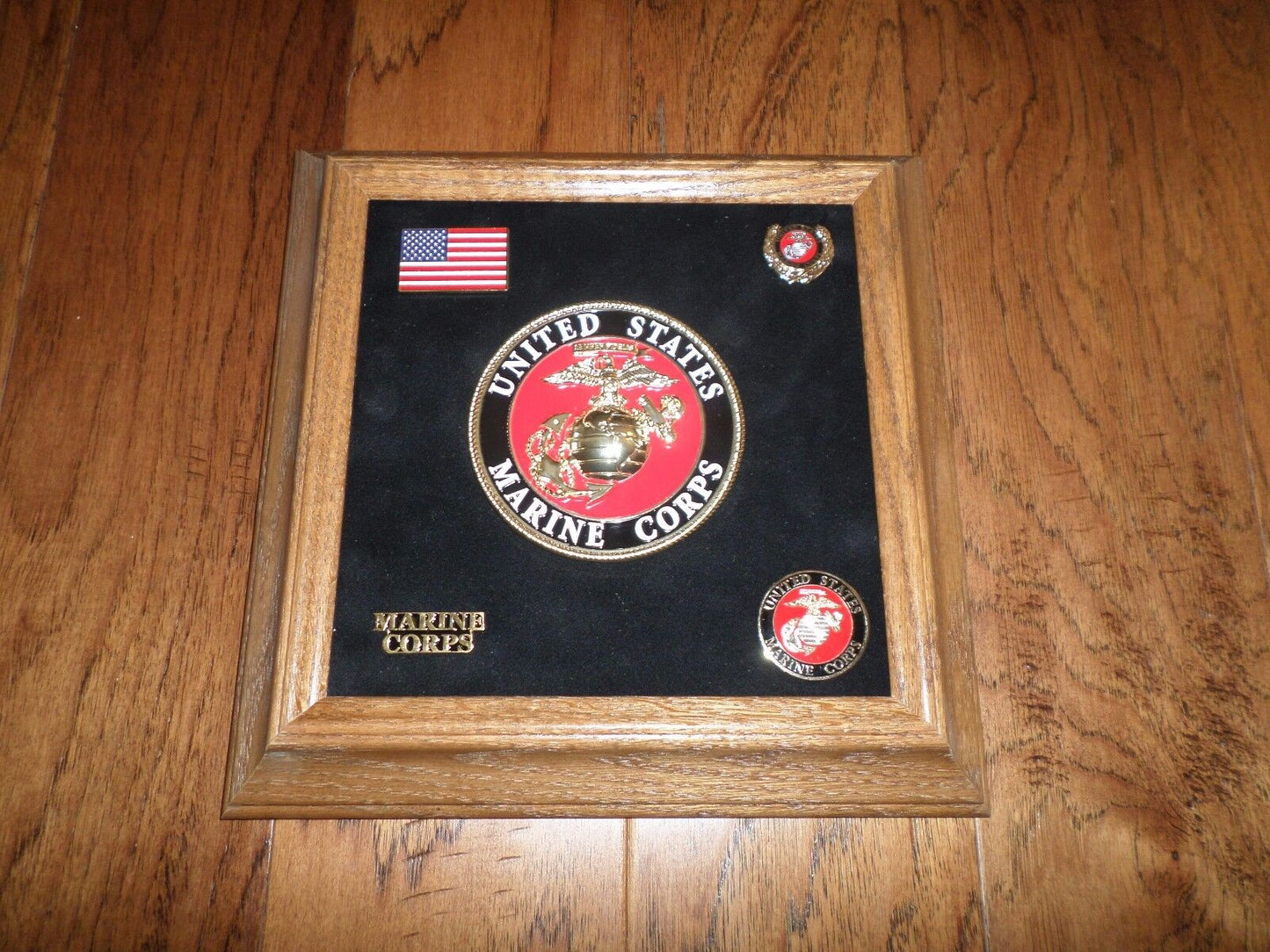 U.S MILITARY MARINE CORPS MEDALLION WITH PINS PRESENTATION SHADOW BOX OAK FRAME