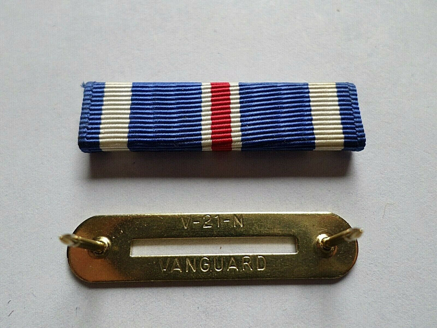 DISTINGUISHED FLYING CROSS RIBBON WITH BRASS RIBBON HOLDER U.S MILITARY VETERAN