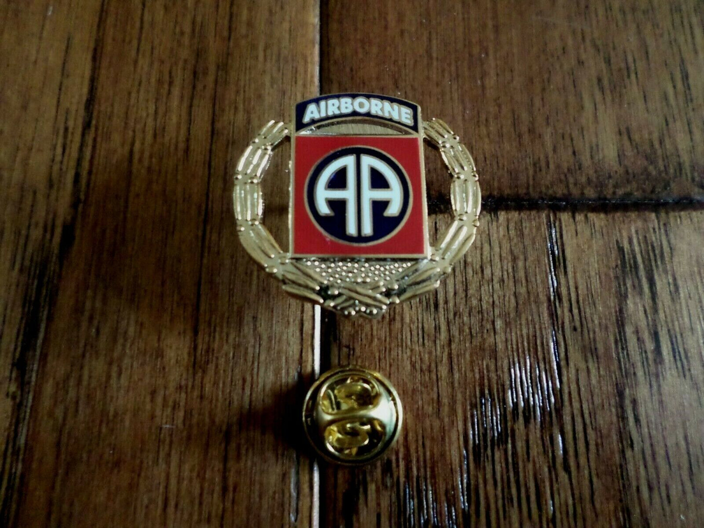 U.S MILITARY ARMY 82nd AIRBORNE HAT LAPEL PIN BADGE GOLD WREATH