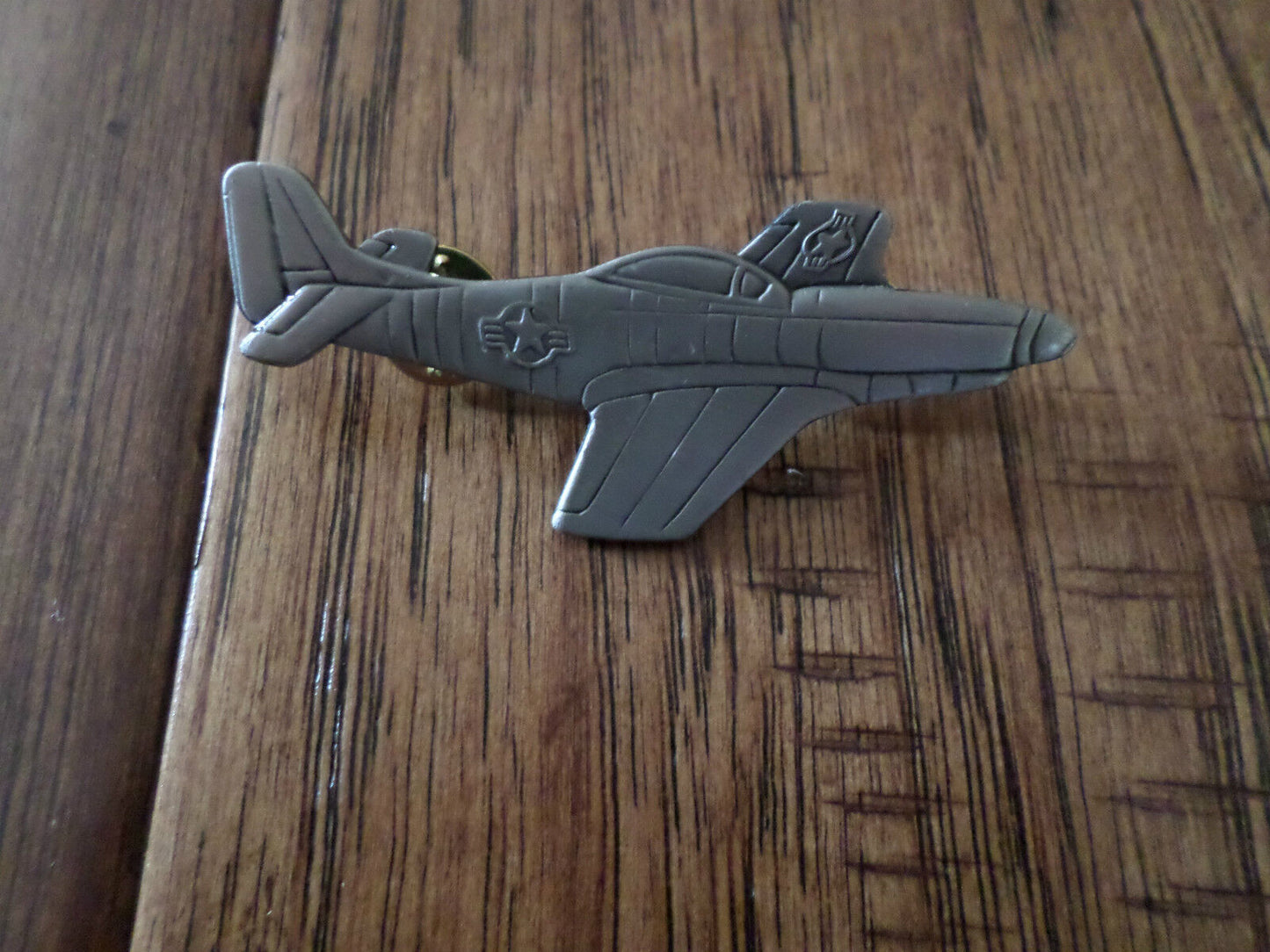 U.S MILITARY P-51 MUSTANG HAT PIN BADGE AIR FORCE DOUBLE CLUTCH BACK METAL