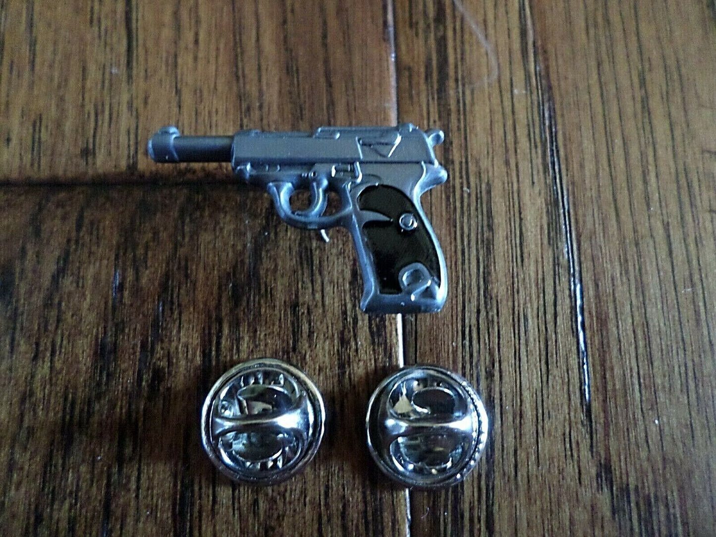 P-38 GERMAN AUTOMATIC PISTOL HAT PIN LAPEL PIN SILVER IN COLOR