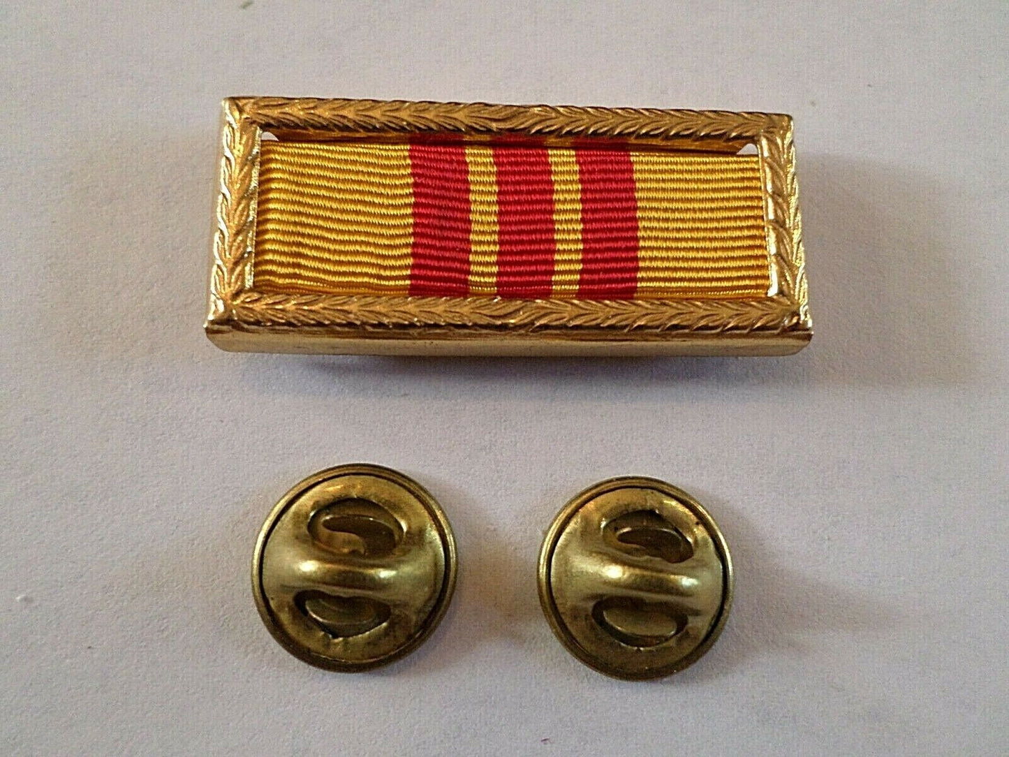 ARMY VIETNAM PRESIDENTIAL UNIT CITATION RIBBON WITH BRASS HOLDER