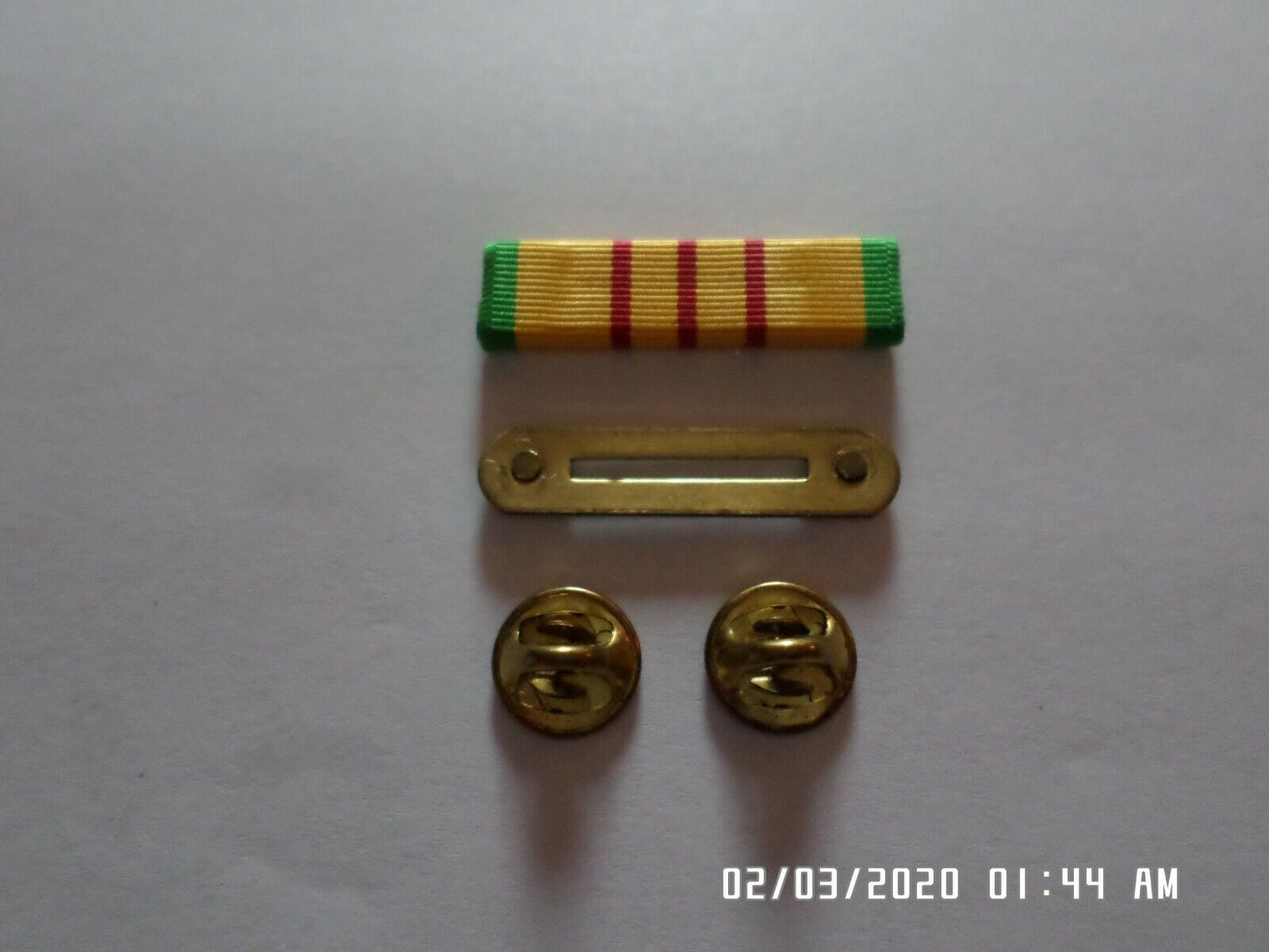 VIETNAM SERVICE RIBBON WITH RIBBON HOLDER U.S MILITARY VETERAN G.I ISSUE