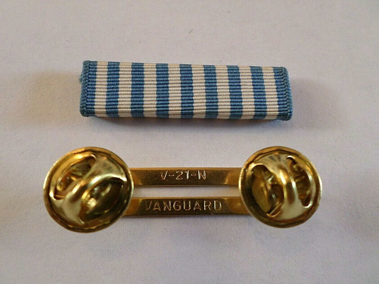 UNITED NATIONS KOREA SERVICE MEDAL RIBBON WITH BRASS RIBBON HOLDER VETERAN