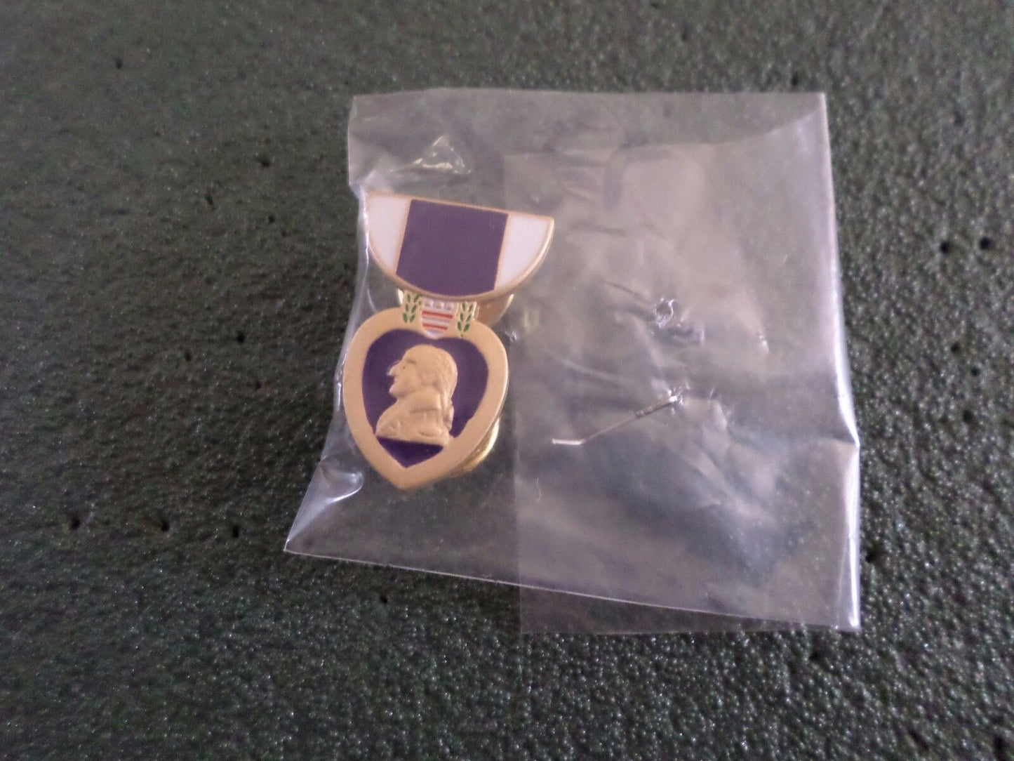 U.S MILITARY PURPLE HEART MINIATURE HAT LAPEL PIN BADGE DOUBLE CLUTCH BACK