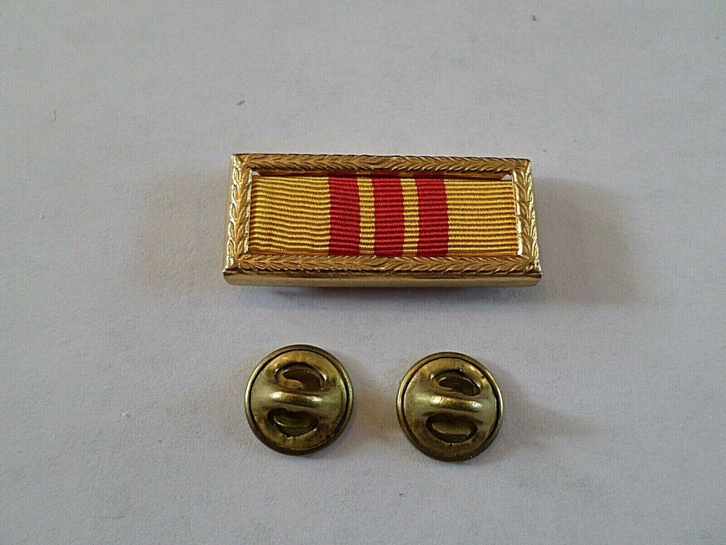 ARMY VIETNAM PRESIDENTIAL UNIT CITATION RIBBON WITH BRASS HOLDER