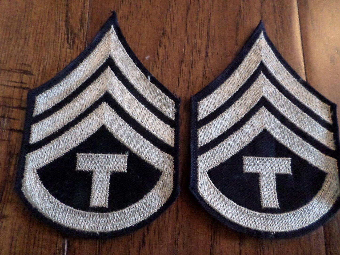 ORIGINAL US ARMY WWII TECH SERGEANT STRIPES SILVER ON BLACK TWILL PATCHES