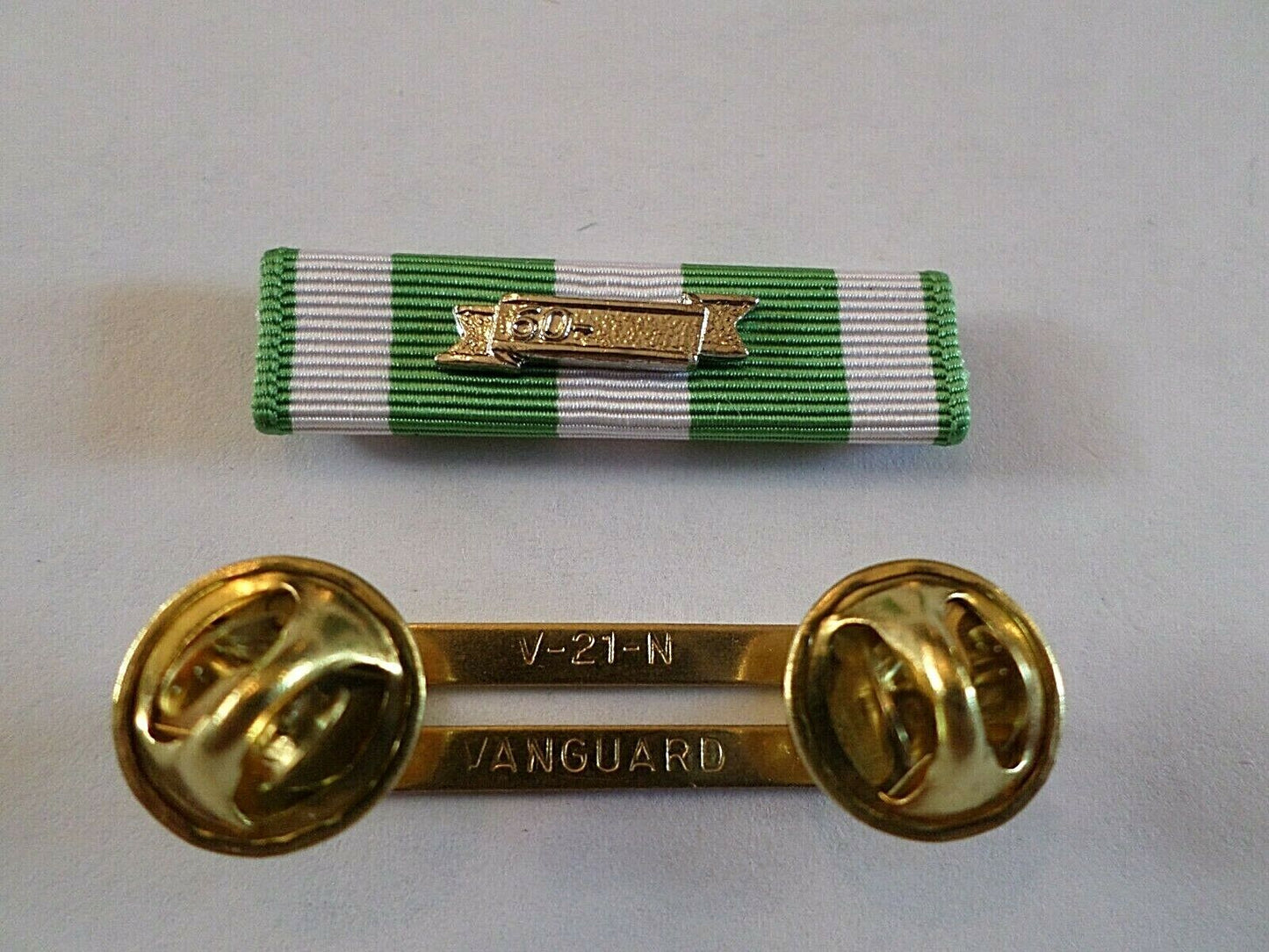 VIETNAM CAMPAIGN RIBBON WITH BRASS RIBBON HOLDER U.S MILITARY VETERAN