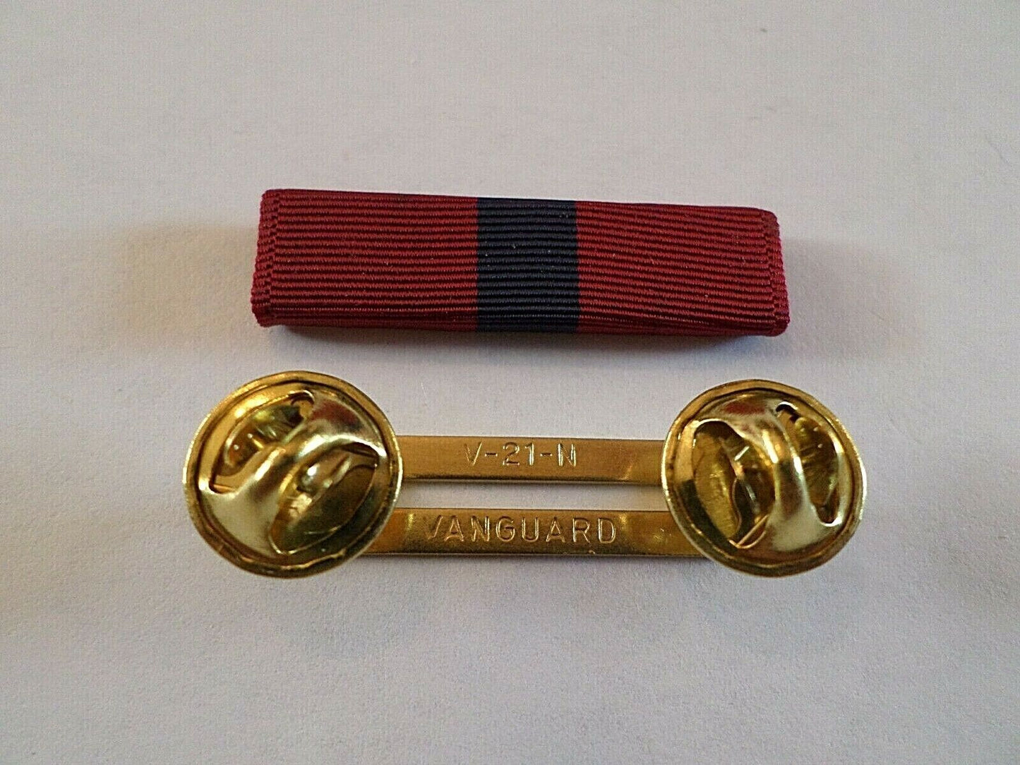 MARINE CORPS GOOD CONDUCT RIBBON WITH BRASS RIBBON HOLDER U.S MILITARY VETERAN