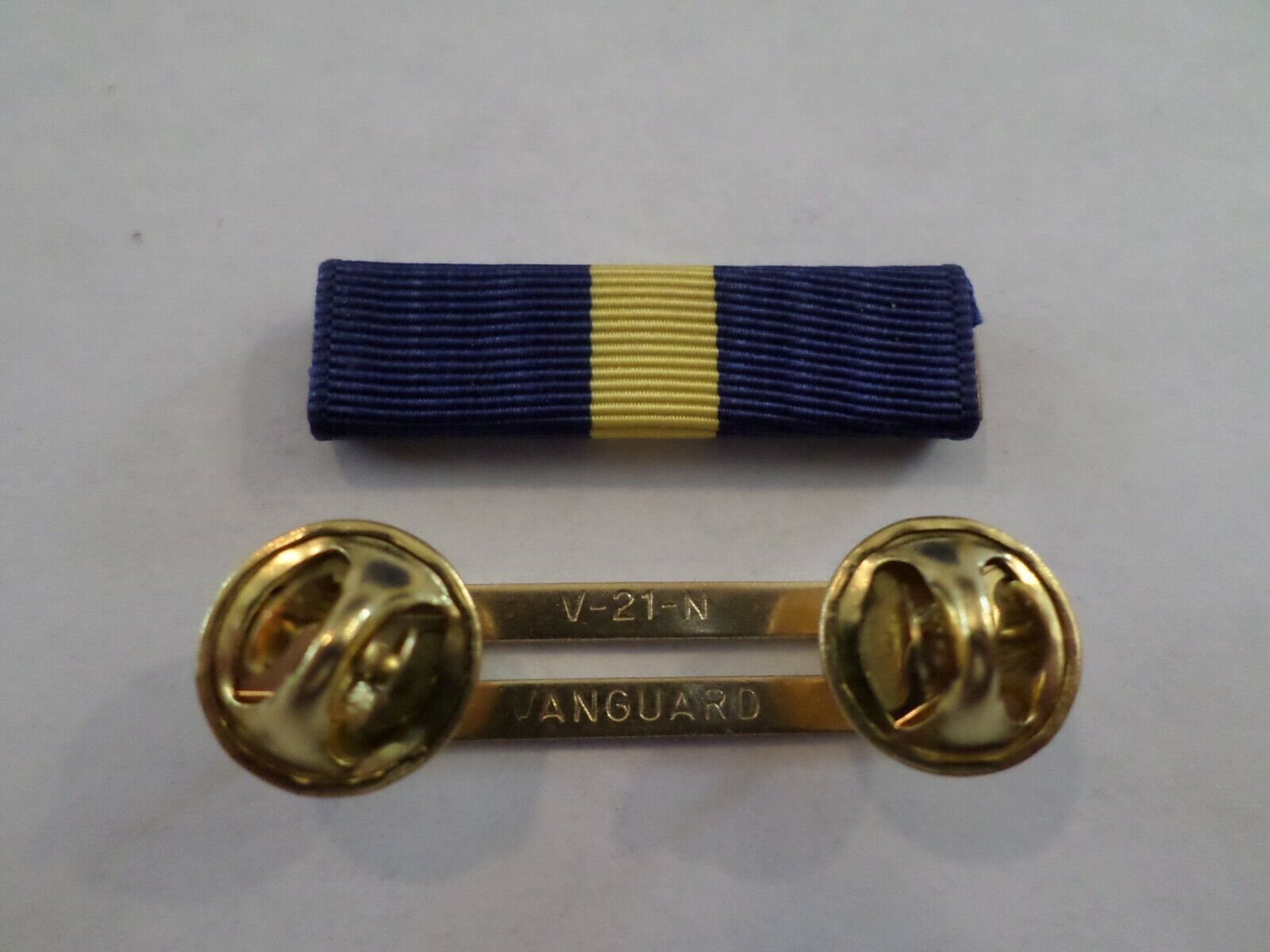NAVY DISTINGUISHED SERVICE RIBBON WITH BRASS RIBBON HOLDER US MILITARY ...