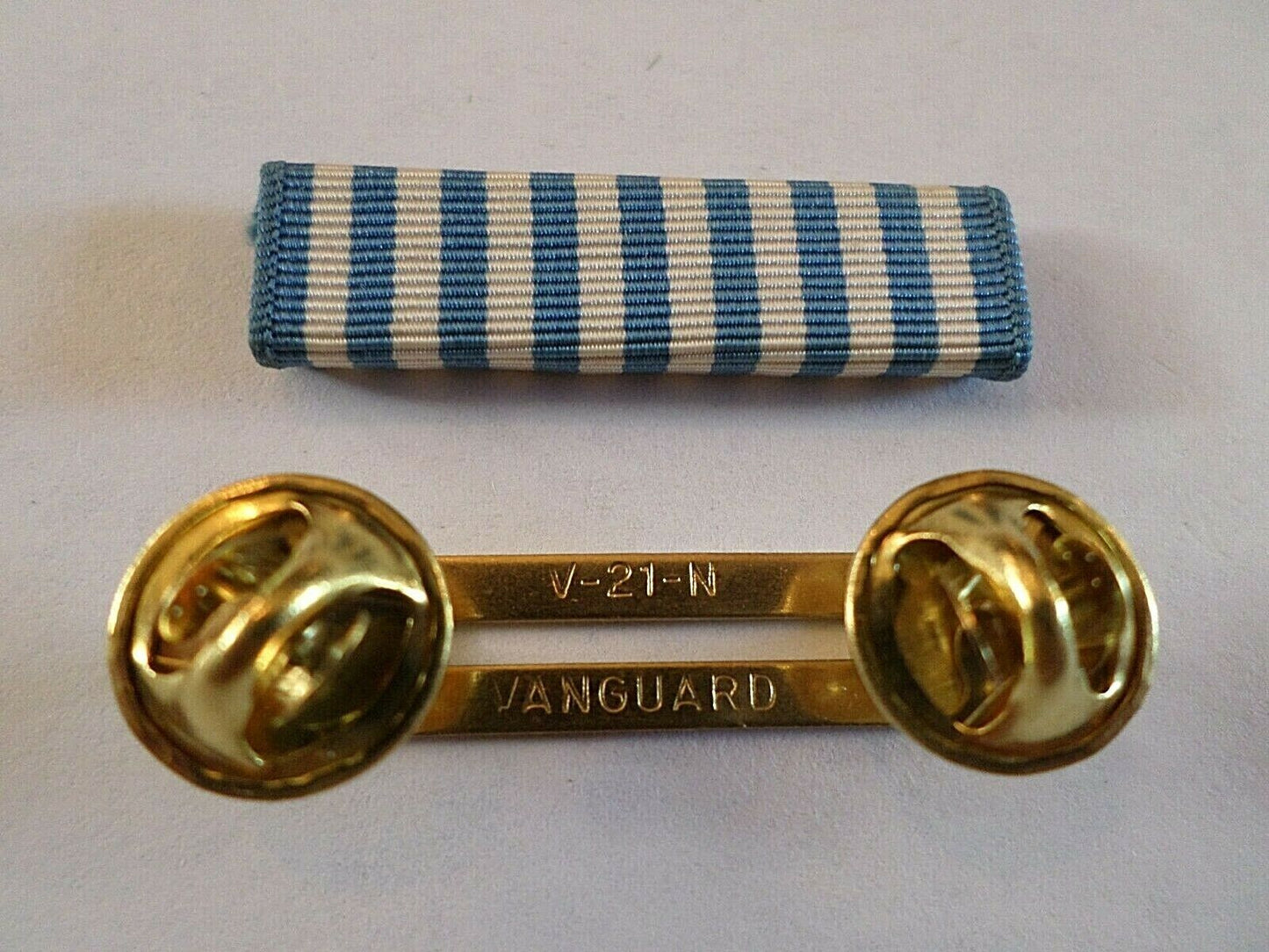 UNITED NATIONS KOREA SERVICE MEDAL RIBBON WITH BRASS RIBBON HOLDER VETERAN