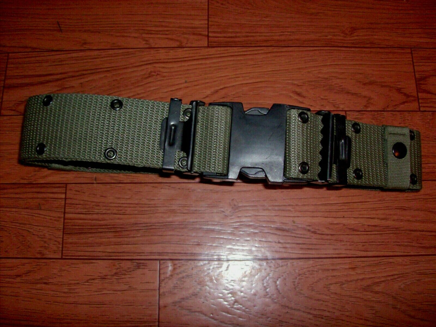 U.S MILITARY ISSUE PISTOL BELT NYLON OD GREEN COMBAT BELT SIZE MEDIUM NEW