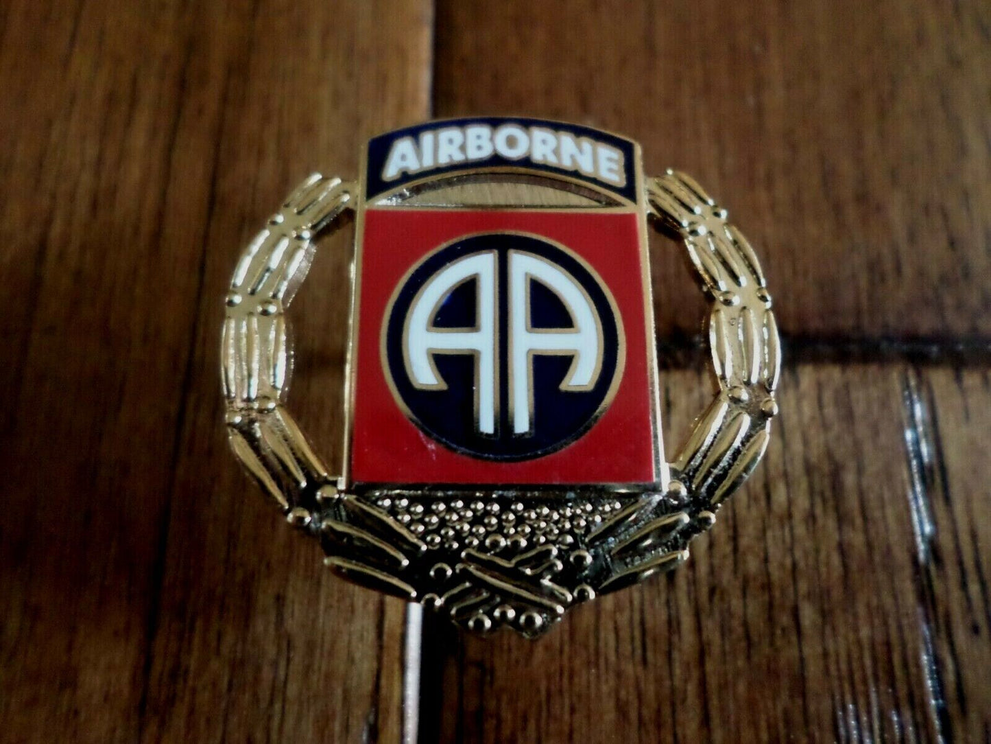 U.S MILITARY ARMY 82nd AIRBORNE HAT LAPEL PIN BADGE GOLD WREATH