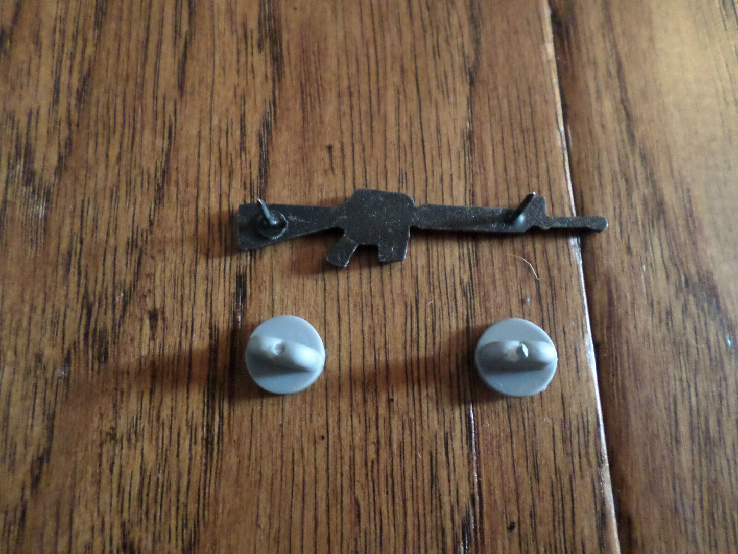 U.S MILITARY M-16  RIFLE HAT PIN LAPEL PIN