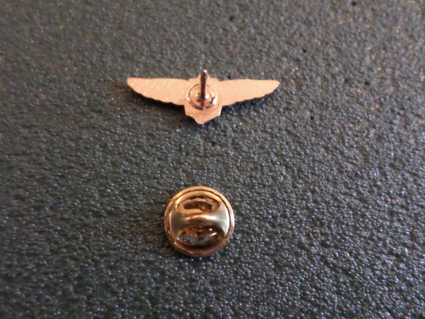 U.S MILITARY NAVY MINIATURE GOLD PILOT WINGS 1 1/4" INCHES WIDE HAT PIN LAPEL