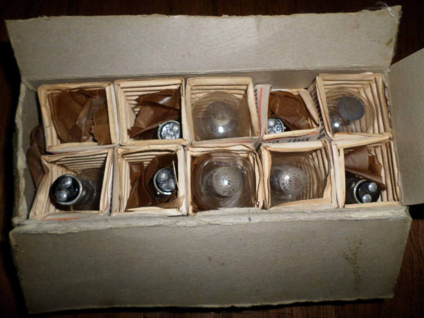 WWII U.S MILITARY AUTO LAMP BULBS WESTINGHOUSE 6-8V 32-21 TEN PACK