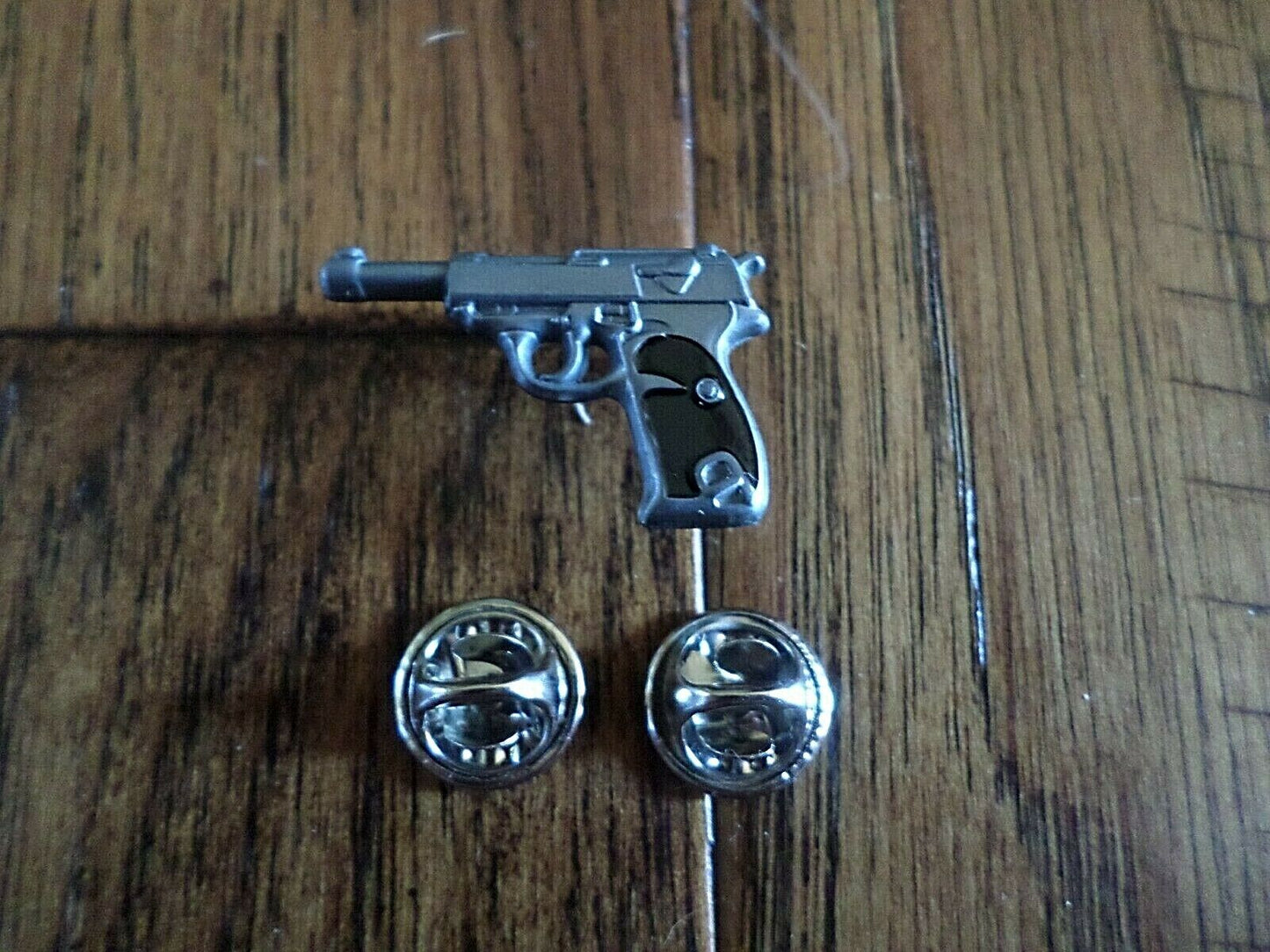 P-38 GERMAN AUTOMATIC PISTOL HAT PIN LAPEL PIN SILVER IN COLOR