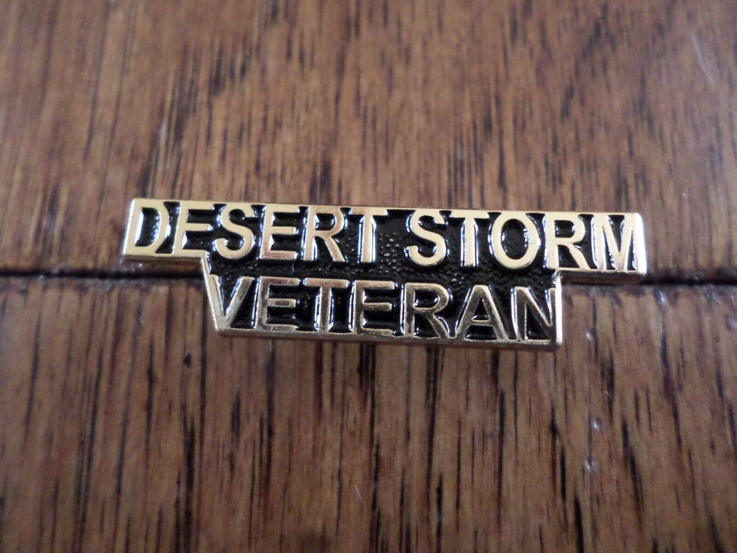 U.S MILITARY DESERT STORM VETERAN HAT PIN LAPEL PIN DSV CLUTCH BACK