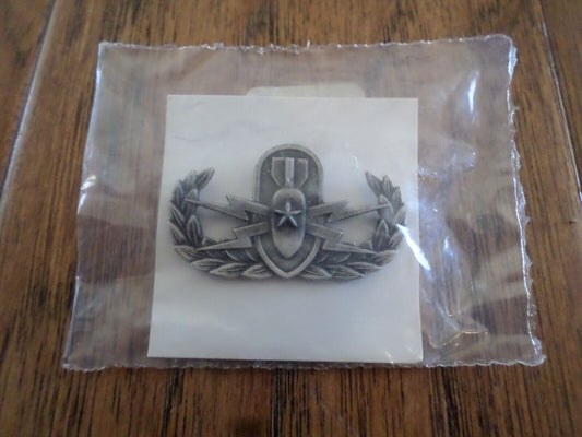 U.S Military Issue Senior EOD Explosive Ordnance Disposal Badge Insignia