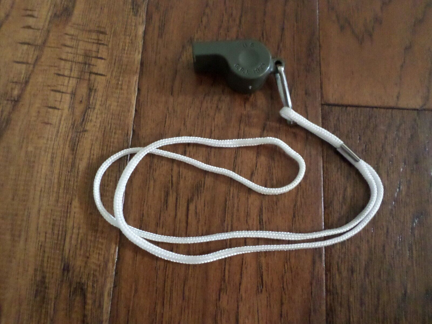 U.S MILITARY WHISTLE & LANYARD VIETNAM ERA DATED 1971 MILITARY POLICE USMC