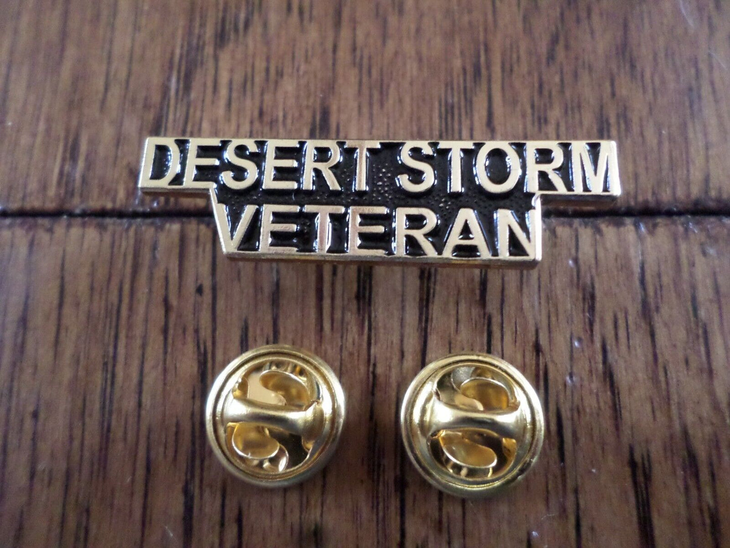 U.S MILITARY DESERT STORM VETERAN HAT PIN LAPEL PIN DSV CLUTCH BACK