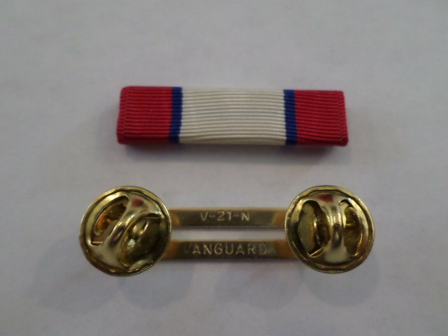 ARMY DISTINGUISHED SERVICE RIBBON WITH RIBBON HOLDER US MILITARY ISSUE VETERAN